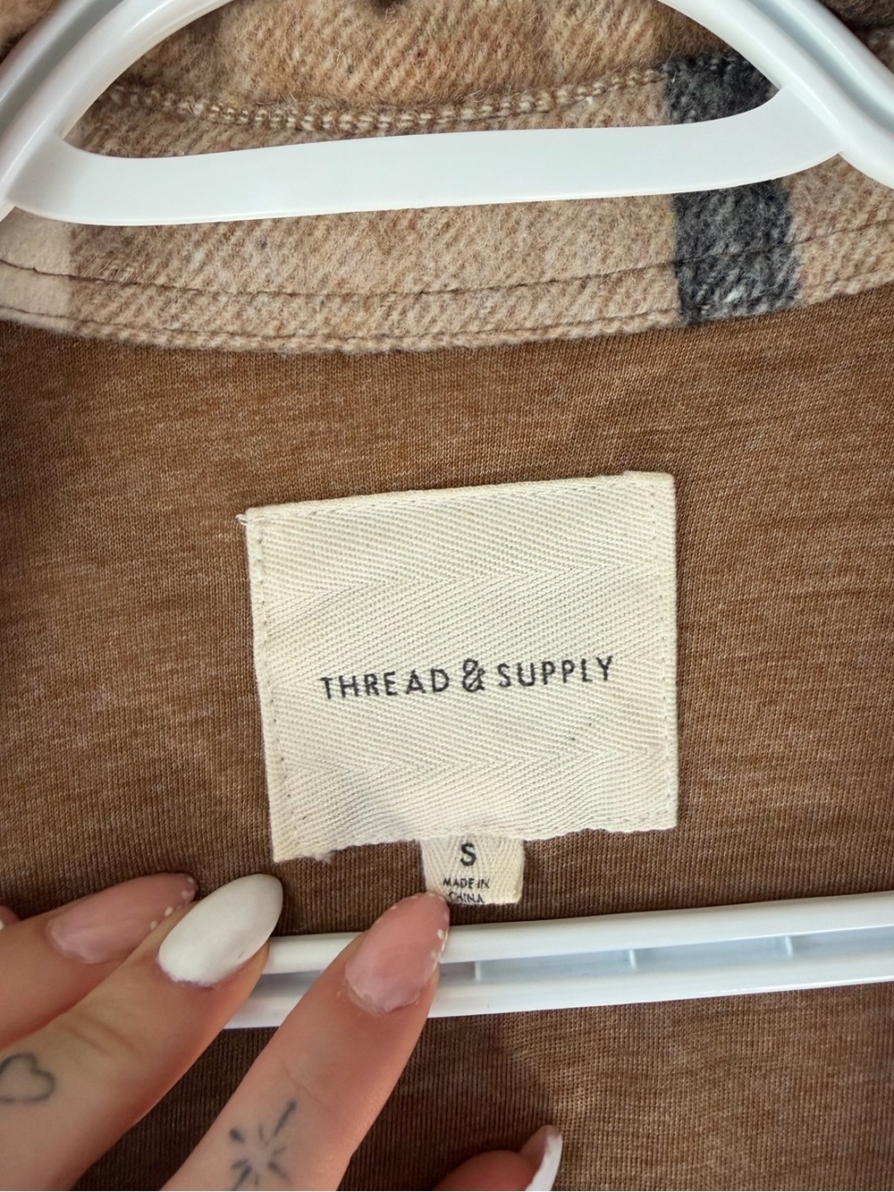 Thread & supply flannel - Picture 3 of 3